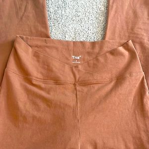 Crossover waist yoga pants